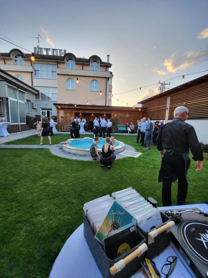 Hotel Джяково Екстер'єр фото