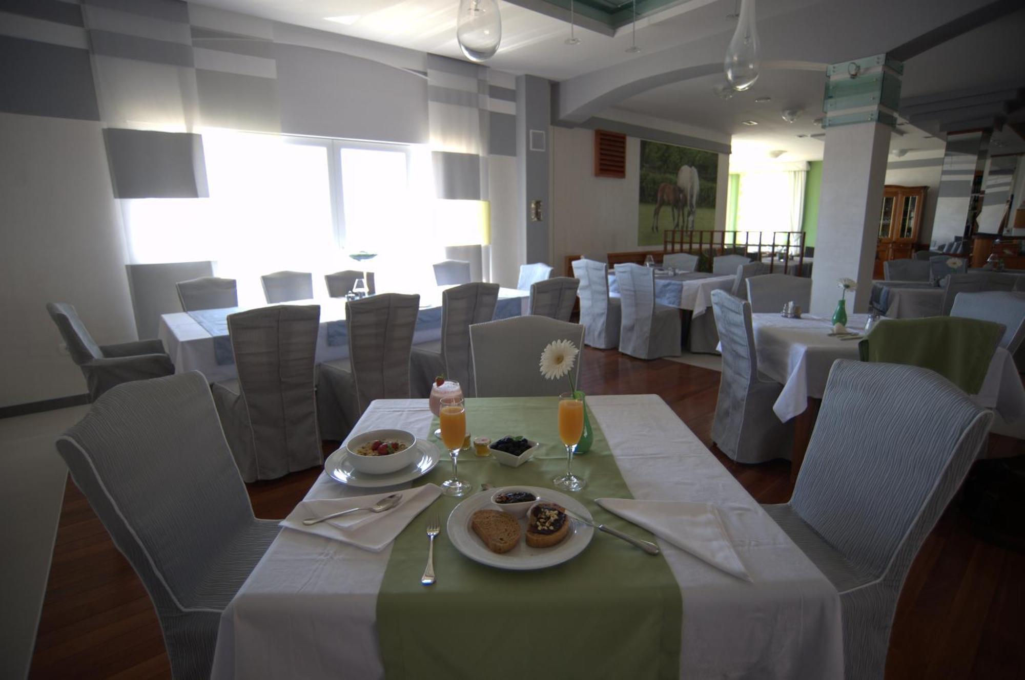 Hotel Джяково Екстер'єр фото